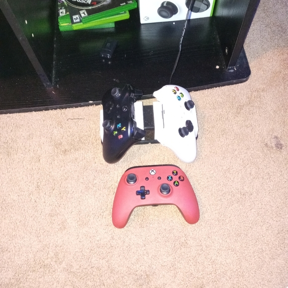 Xbox one x and tv bundle - Picture 2 of 5